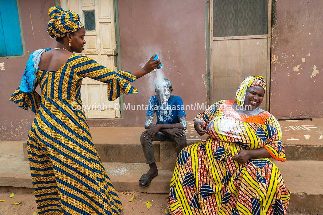 A family member showers Malik with talcum powder. This signifies victory in most Ghanaian settings. Malik had lived and worked at Agbogbloshie from August 2019 until February 19, 2020, when he reunited with his family. February 19, 2020. © 2020 Muntaka Chasant