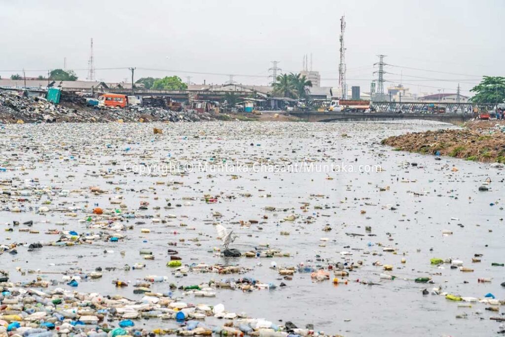 plastic-pollution-in-ghana-urban-trash-heroes-muntaka