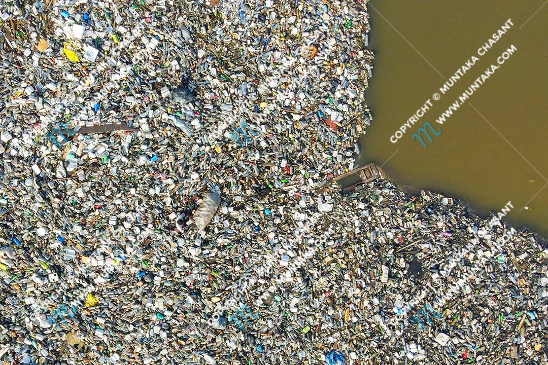 DJI Mavic Air 2 photo sample: Photo of an urban poor man collecting recyclable plastics in the heavily polluted Korle Lagoon in Accra, Ghana. The Korle Lagoon is recognized as one of the most polluted water bodies on earth. Mavic air 2 sample photo. Copyright © 2020 Muntaka Chasant