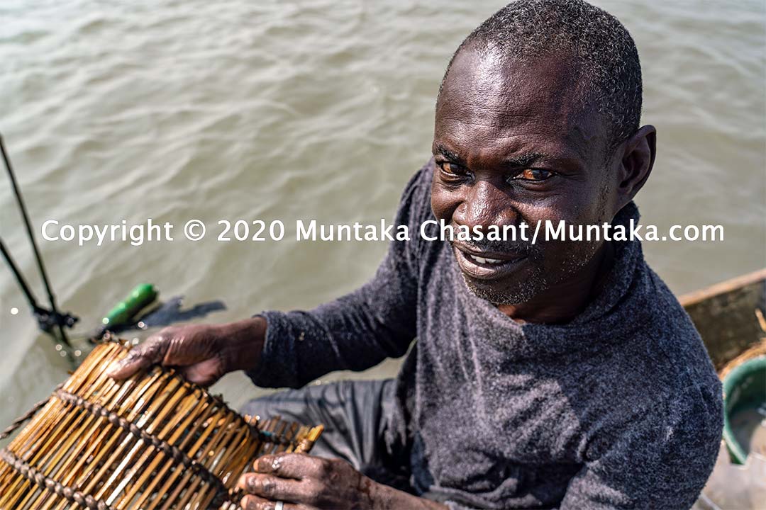 Blue crab fisherman in Ghana. Copyright © 2020 Muntaka Chasant
