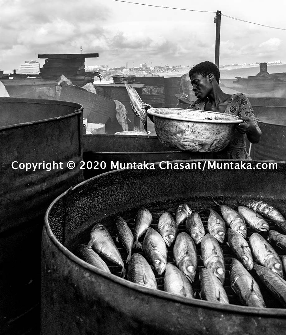 Urban poor woman use traditional kilns to smoke fish in Ghana. Copyright © 2020 Muntaka Chasant
