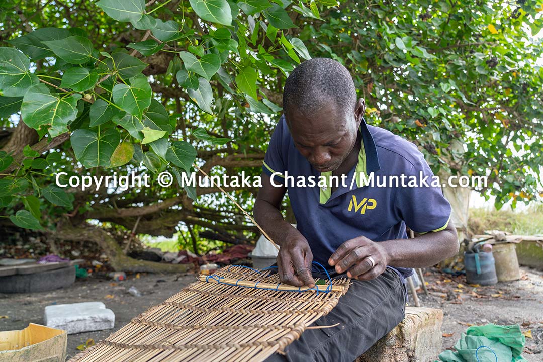 Ghanaian fisherman makes a blue crab trap. Copyright © Muntaka Chasant