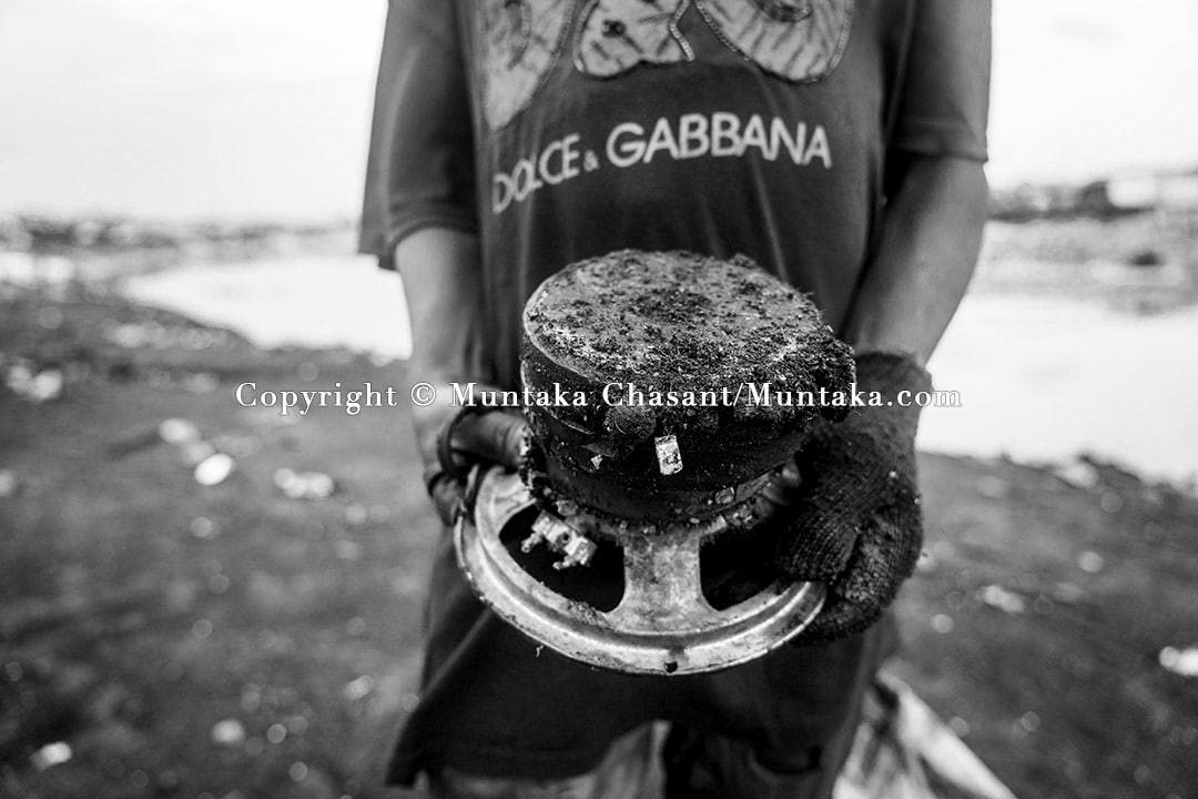 Child labourers at Agbogbloshie use subwoofers with magnets attached to attract small pieces of metals in the soil. This exposes them to dangerous levels of lead and other heavy metals. A study in 2013 found lead levels as high as 18,125 parts per million (ppm) in one of the soil samples collected from around the area. Copyright © Muntaka Chasant