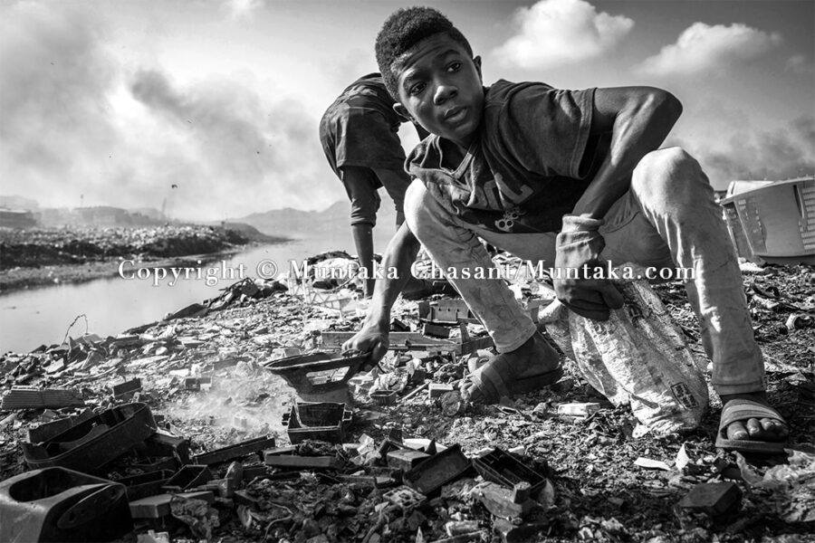 Hazardous child labour along the banks of the Korle Lagoon, Accra, Ghana. Copyright © Muntaka Chasant