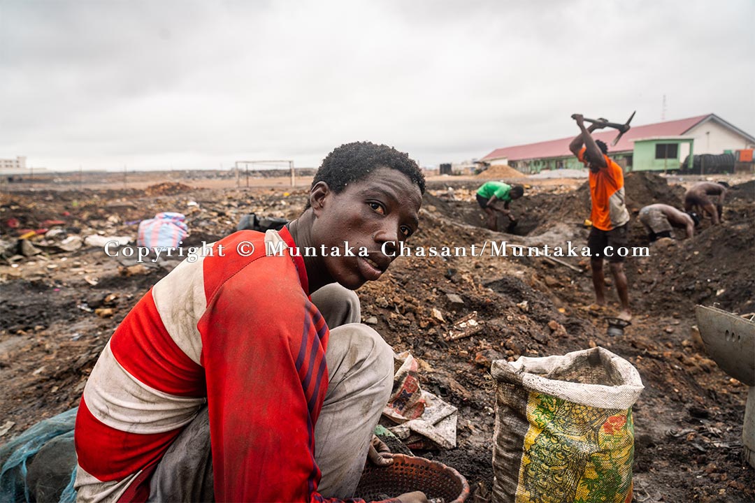 With nowhere to go, urban poor men go to the demolished Agbgobloshie scrapyard site every day 2.5 months after the demolition to search for metals buried under the surface. Copyright © Muntaka Chasant