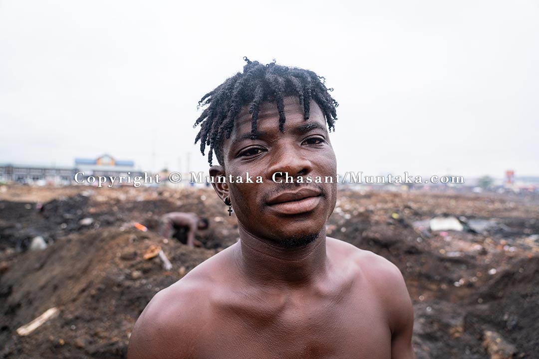 Nana Agyei, 26, is an urban poor. He relied on the Agbogbloshie scrapyard as a source of livelihood to provide for his mother and 4 siblings back in Ejusu, Ashanti Region. Copyright © Muntaka Chasant